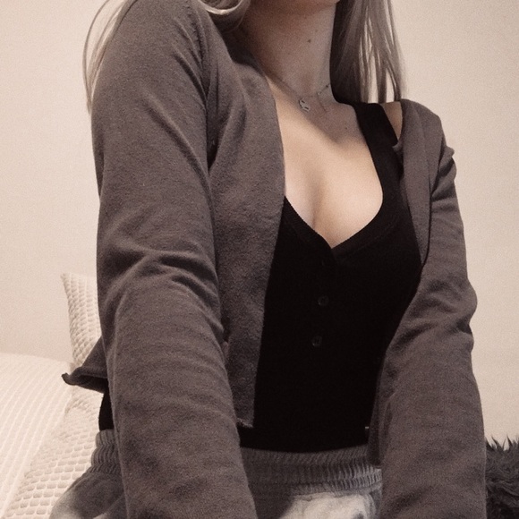 cardigan - Picture 7 of 9